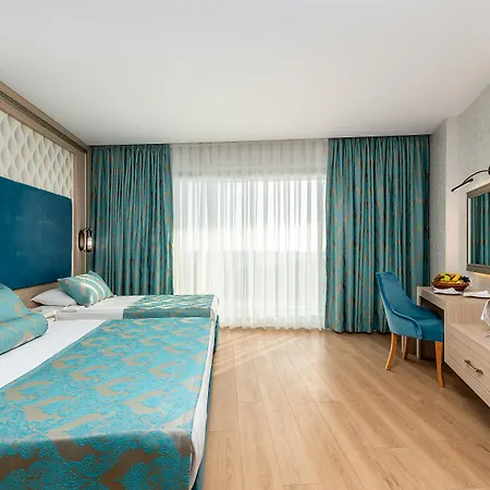 The Marilis Hill & 5* Odaonu