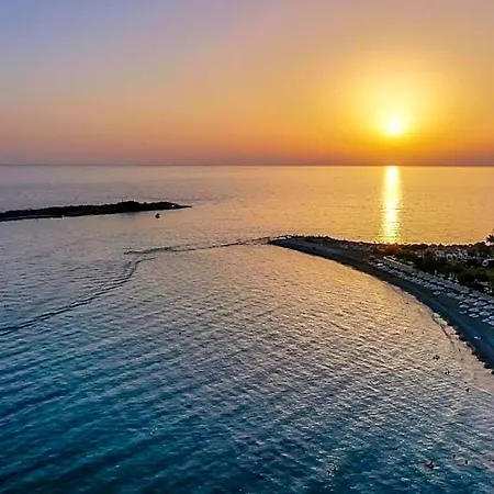 Hotel The Marilis Hill & 5*