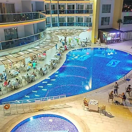 The Marilis Hill & 5*