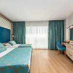 The Marilis Hill & 5* Odaonu