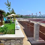 The Marilis Hill & 5* Odaonu