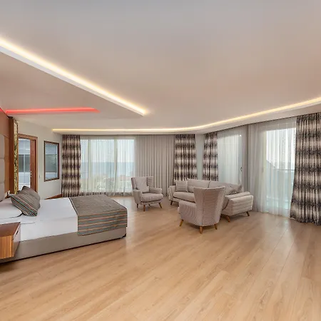 The Marilis Hill & 5* Odaonu